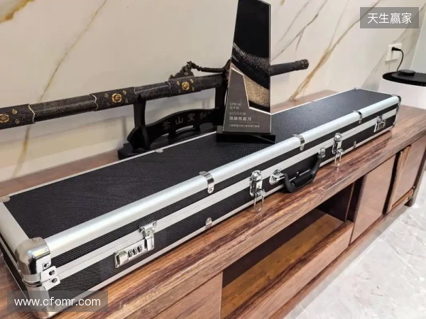 腰横秋水雁翎刀！恭喜CW获得极限之地2025冠军！